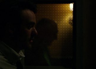 Cena do primeiro episódio de “Os Defensores” mostra Demolidor de luto Cena do primeiro episódio de "Os Defensores" mostra Demolidor de luto