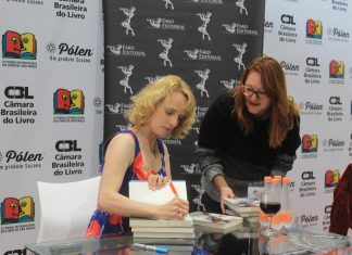 Bienal do Livro | Lauren Blakely prestigia fãs e blogueiros durante evento Lauren Blakely