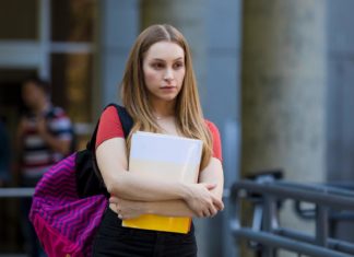 Filmes sobre o caso Richthofen ganham cartazes e teaser